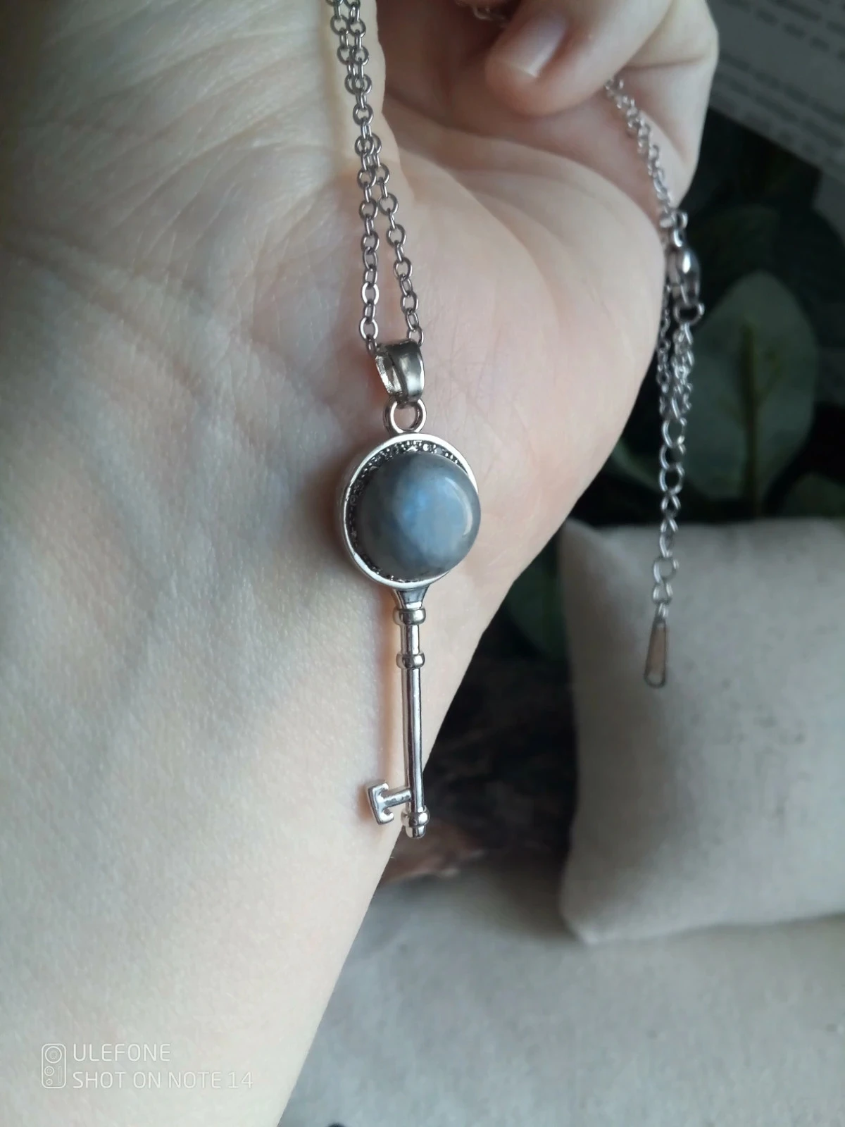 Collier protection clé pierre de labradorite – photo 2
